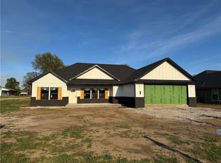507 N Edgewood Dr, Coffeyville, KS 67337