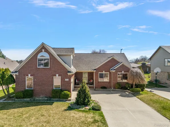 16080 Nathan Dr, Macomb, MI 48044