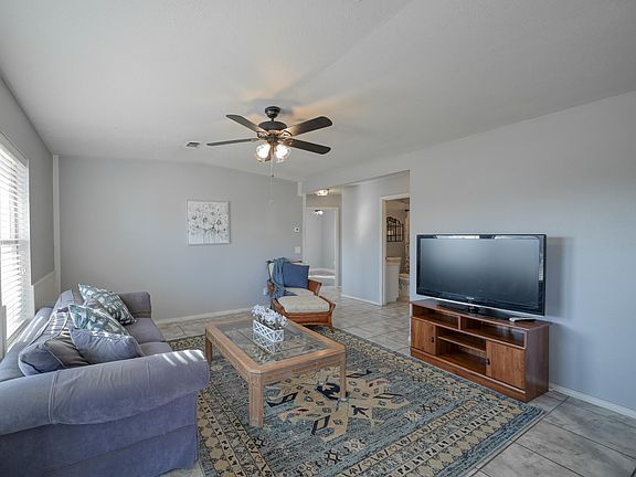5th image of 828 Pine Lane