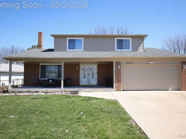 38684 Pinebrook Dr, Sterling Heights, MI 48310