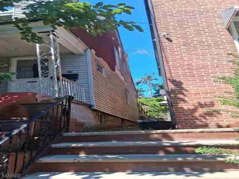 1st image of 39 Newton Pl