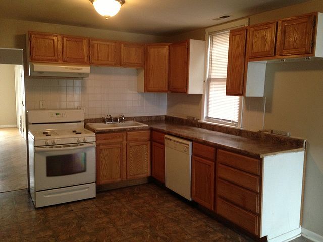 2nd image of 2424 W Cortland St #2