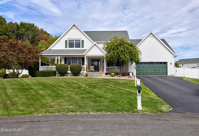 2nd image of 11 Belleauwood Circle
