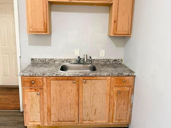 3rd image of 9406 Sorrento St