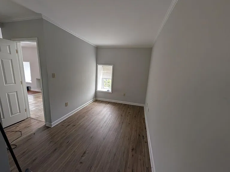 110 E Main St — Photo 10