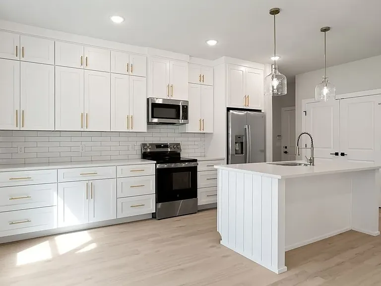 344 S Walnut Ave — Photo 6