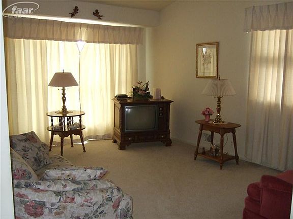 3rd image of 526 Juniper Dr