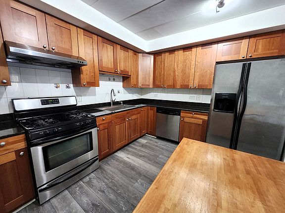 5th image of 2272 S Archer Ave Unit 2H