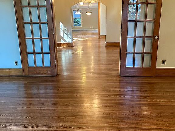 5th image of 641 East Dr