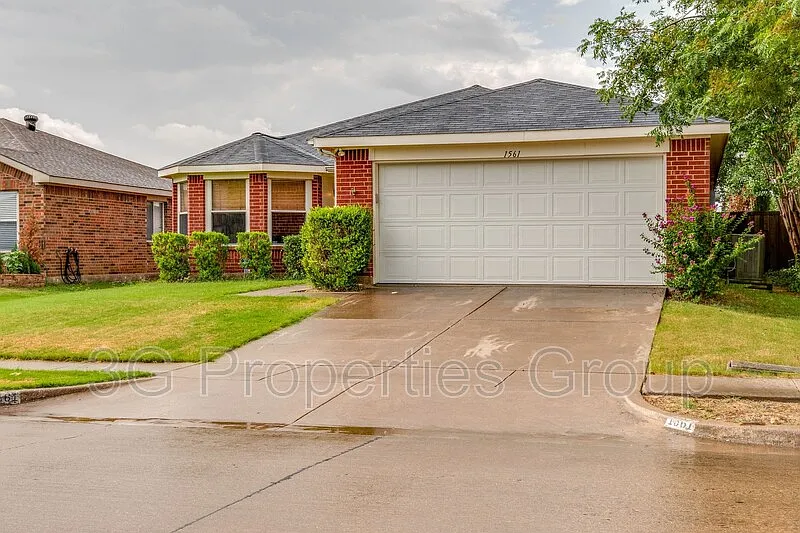 3 bed, 2.0 bath, 1618 sqft, $1,995 — Photo 2