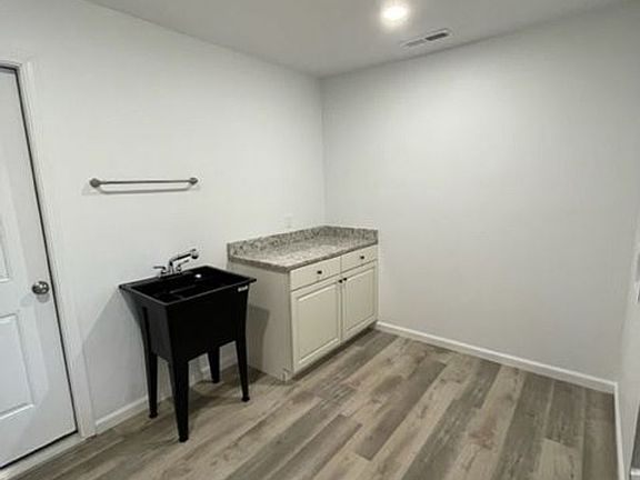 5th image of 419 James Dr
