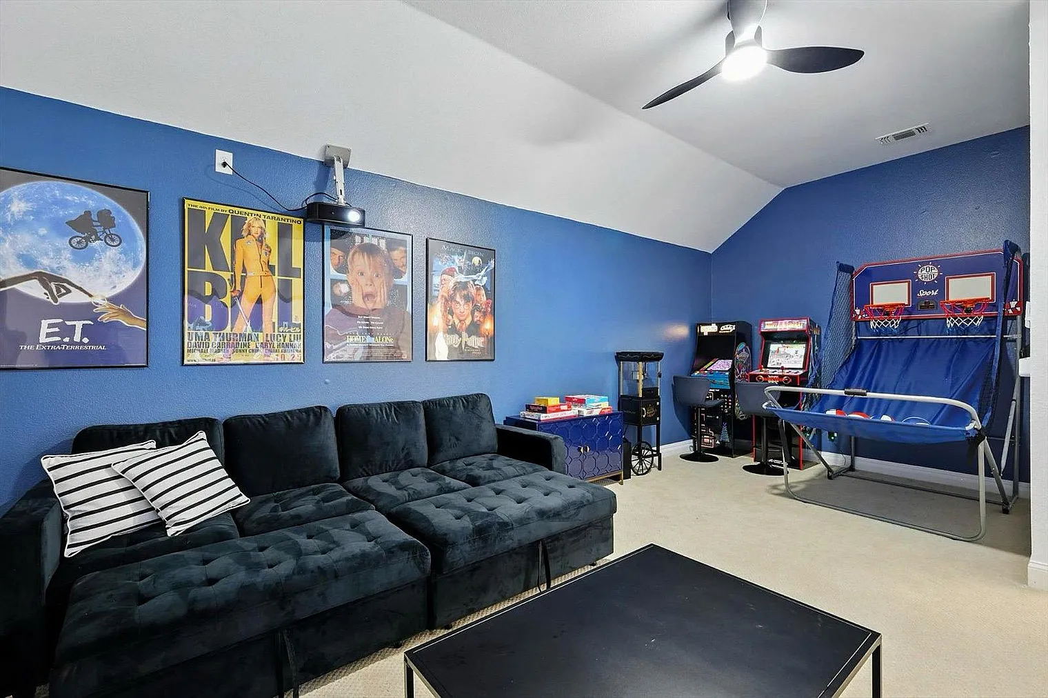 6 bed, 2.0 bath, 3218 sqft, $15,774 — Photo 2