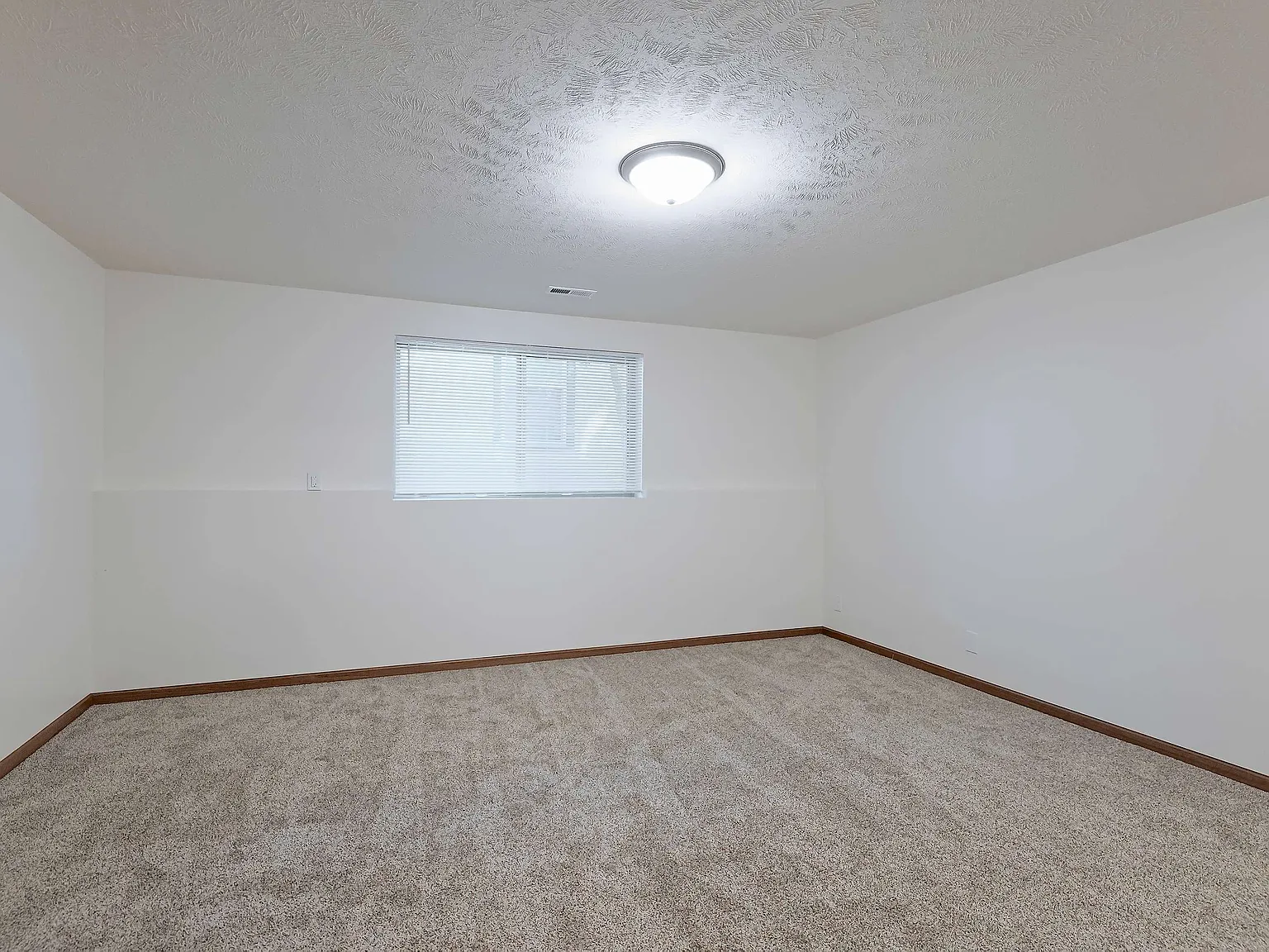 2 bed, 843 sqft, $989 — Photo 2
