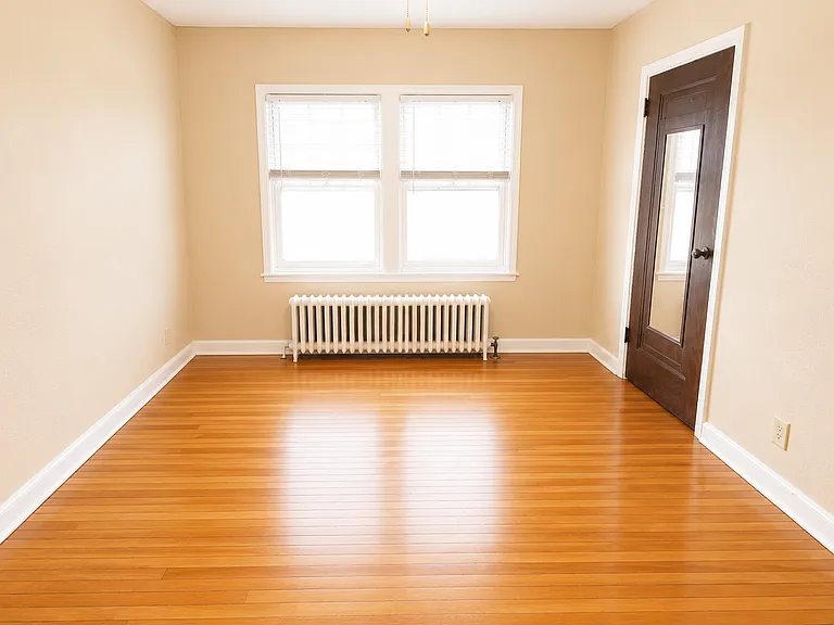 Grand Ave Apartments — Photo 21