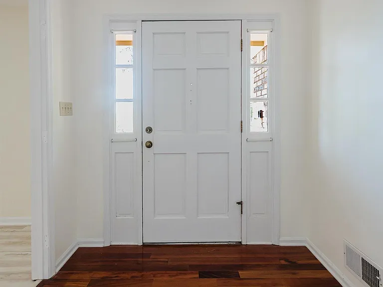 1828 Jacobs Ln — Photo 4