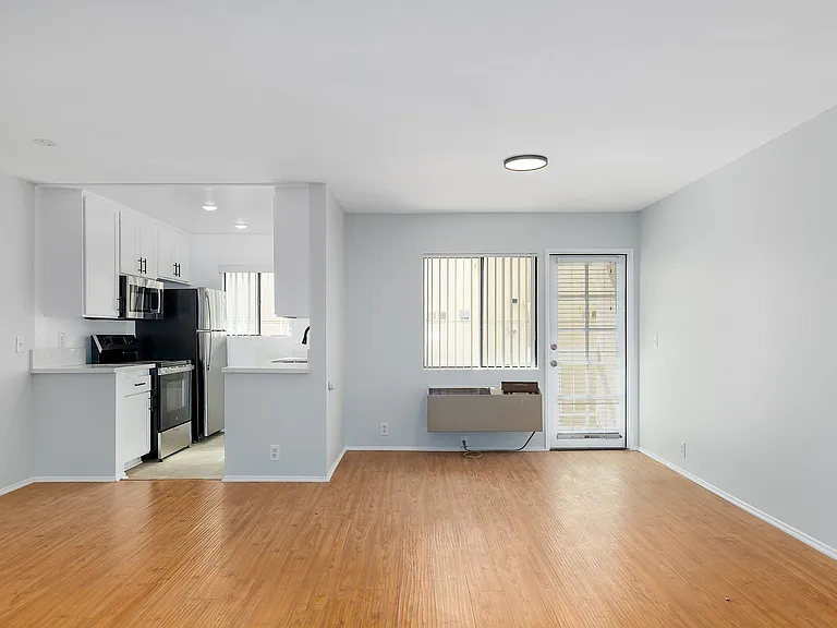 132 Clark Dr — Photo 24
