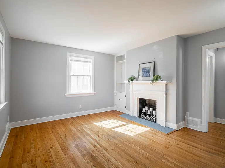 2102 Oakwood Ln — Photo 3