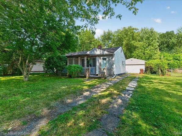 21847 Fenster St, Belleville, MI 48111