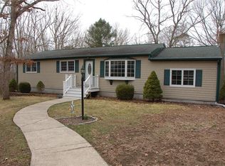 16 Clearview Dr, Richmond, RI 02892