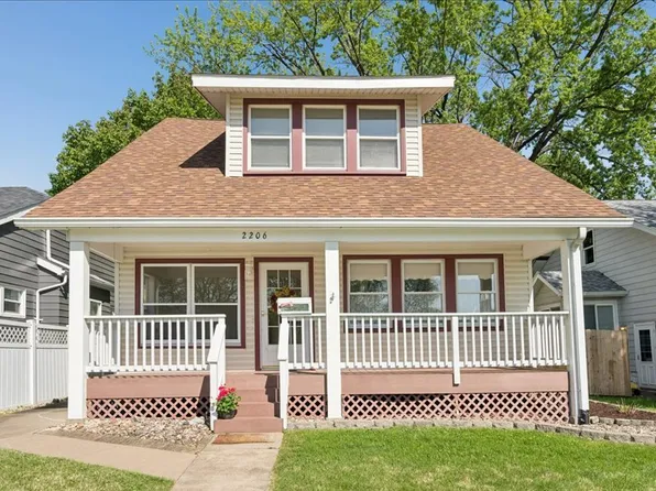 2206 6th St, Moline, IL 61265