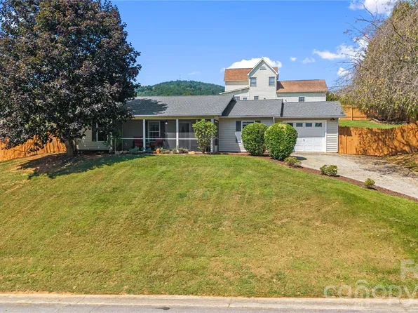 12 Sydney Ln, Asheville, NC 28806
