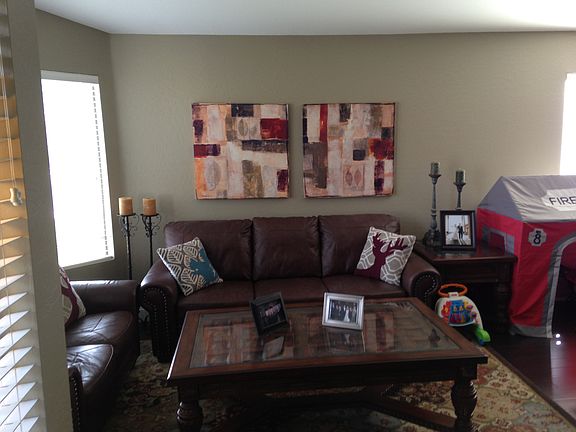 3rd image of 633 W Myrtle Dr