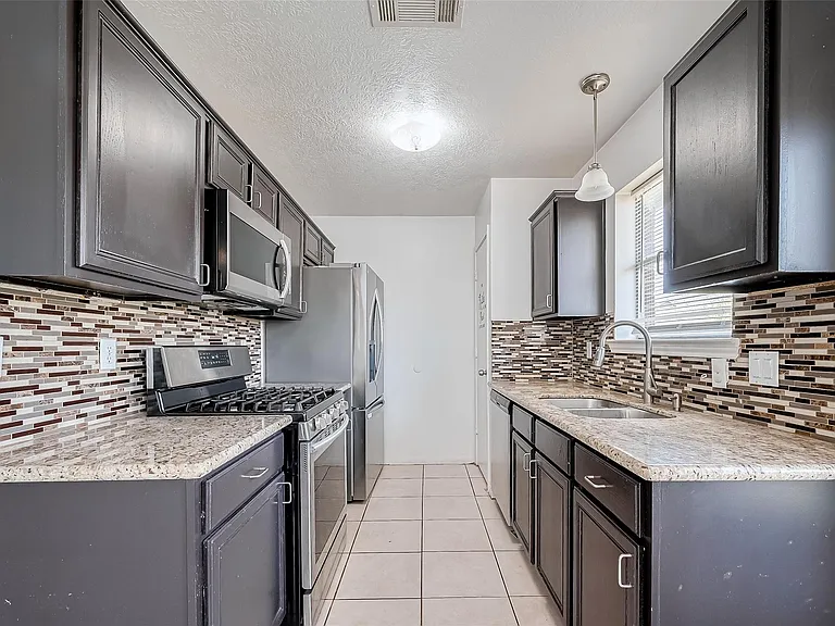 17046 Applecross Ln — Photo 9