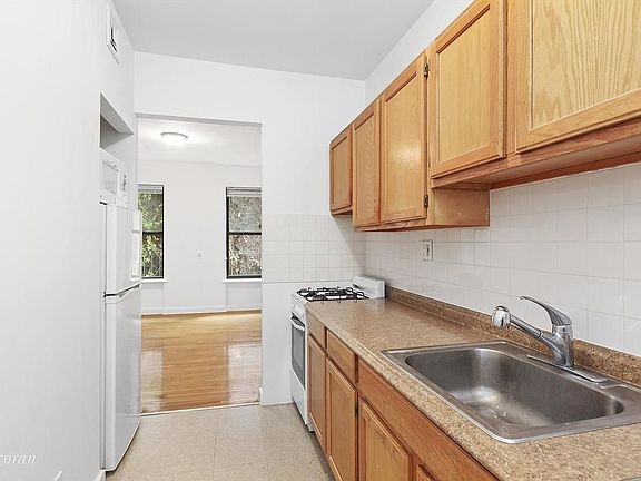 2nd image of 646 9th Ave APT 4RN