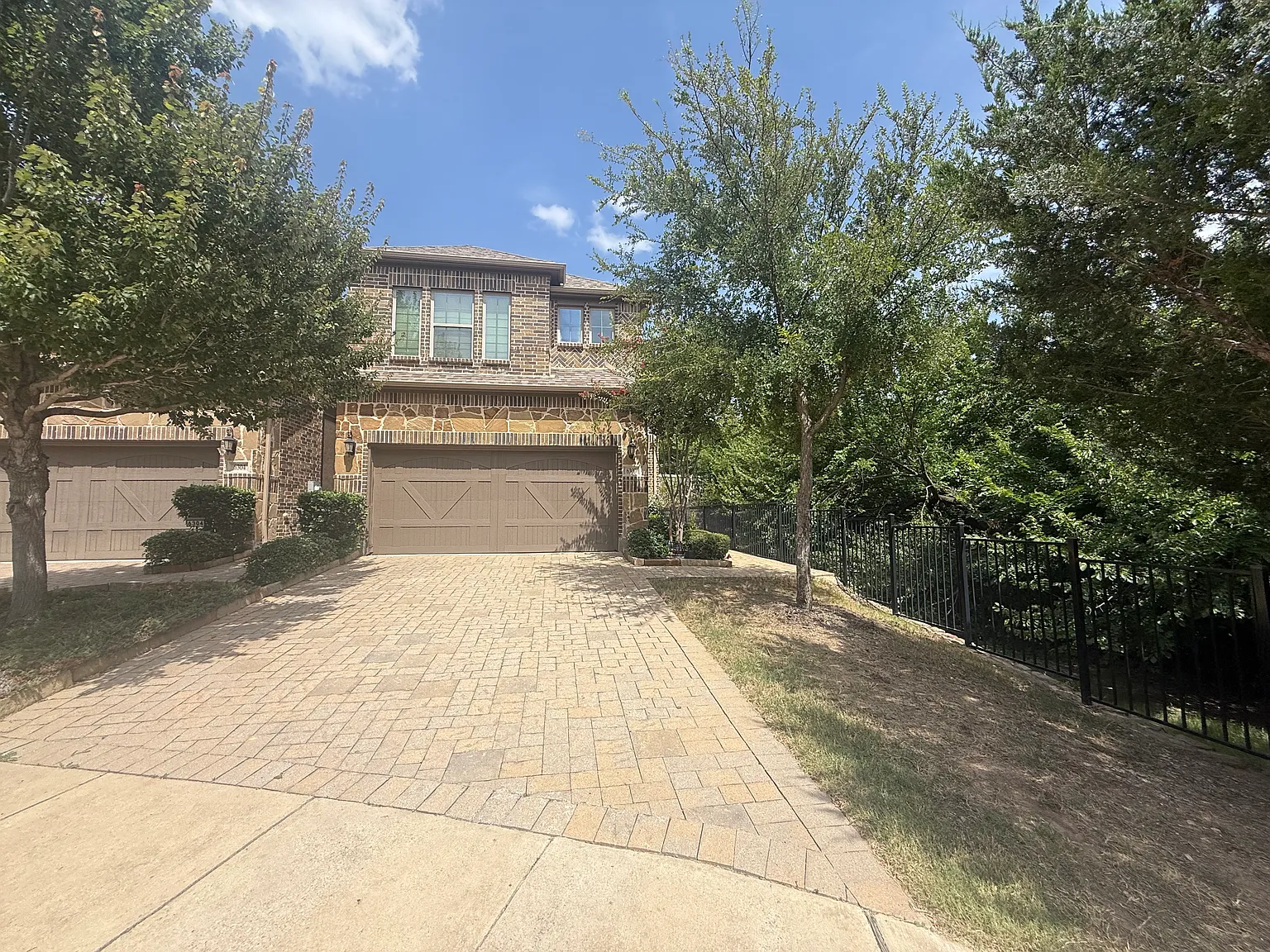 3 bed, 2.5 bath, 1911 sqft, $3,200 — Photo 1