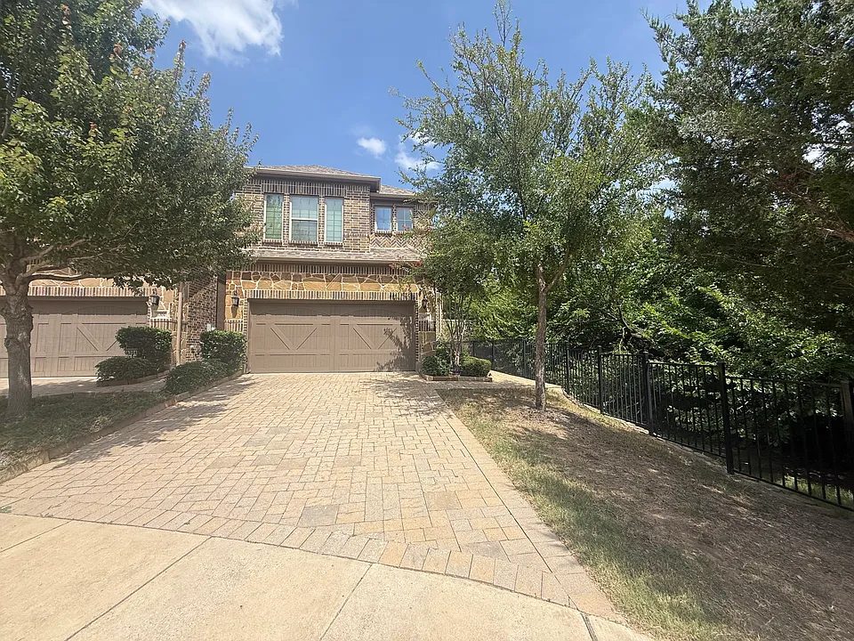 6300 Hermosa Dr