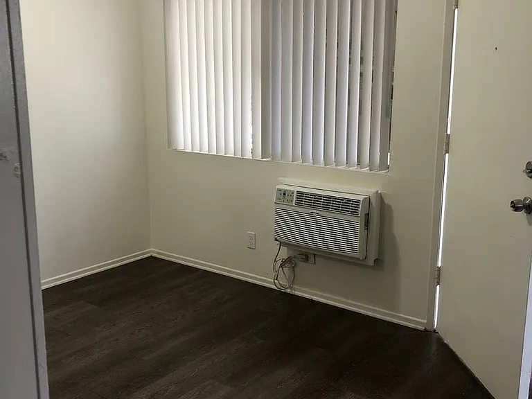 508 S Victoria Ave — Photo 8