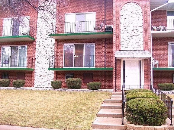 3rd image of 9609 S Komensky Ave APT 103