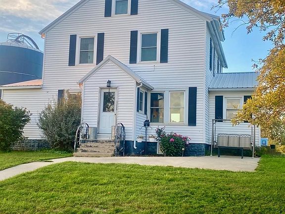 3rd image of 3065 Grant Ave