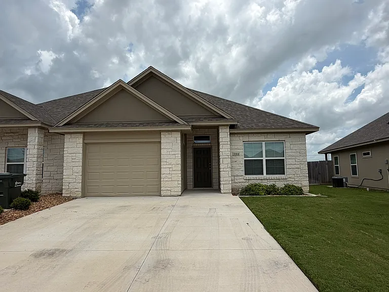 3314 Fenway Cir — Photo 1