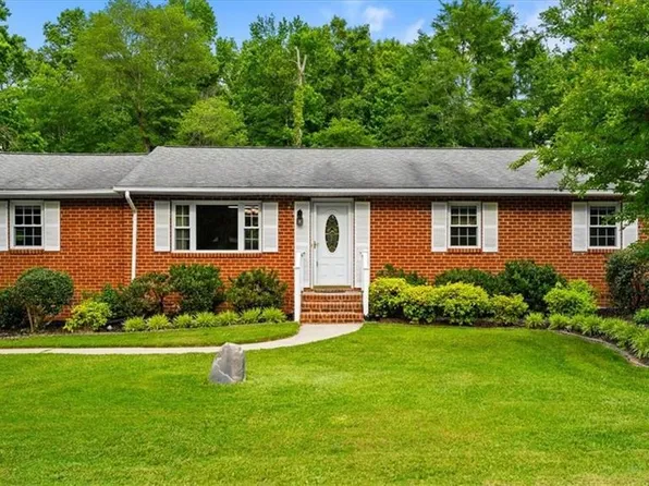 103 Sprucetree Dr, Mc Leansville, NC 27301