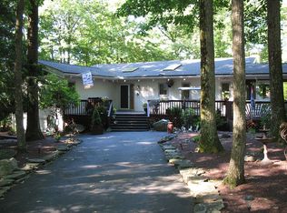 137 Cloud Crest Dr, Greentown, PA 18426