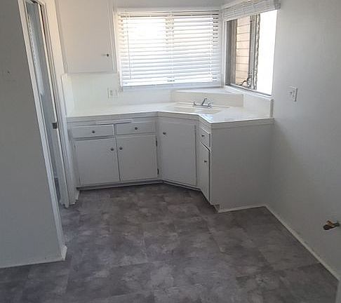 4th image of 240 W 111th St APT 4