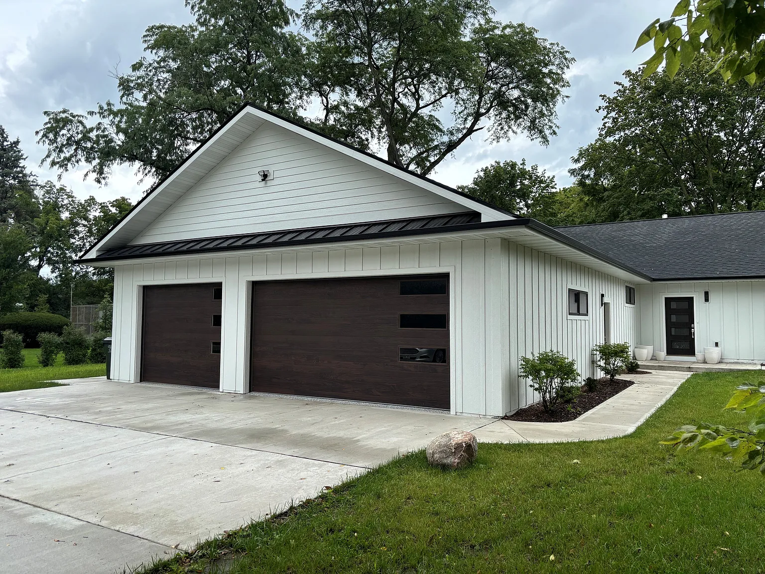 3 bed, 2496 sqft, $3,000 — Photo 1