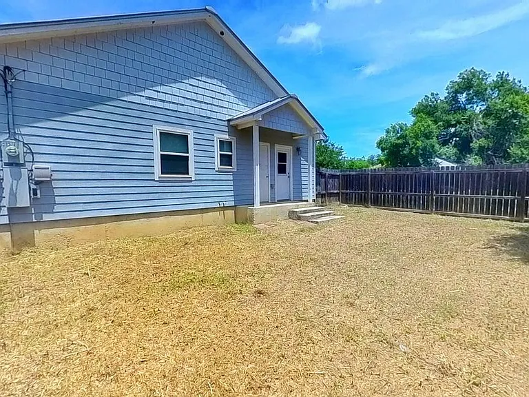 615 W Martin Luther King Dr #1 — Photo 27