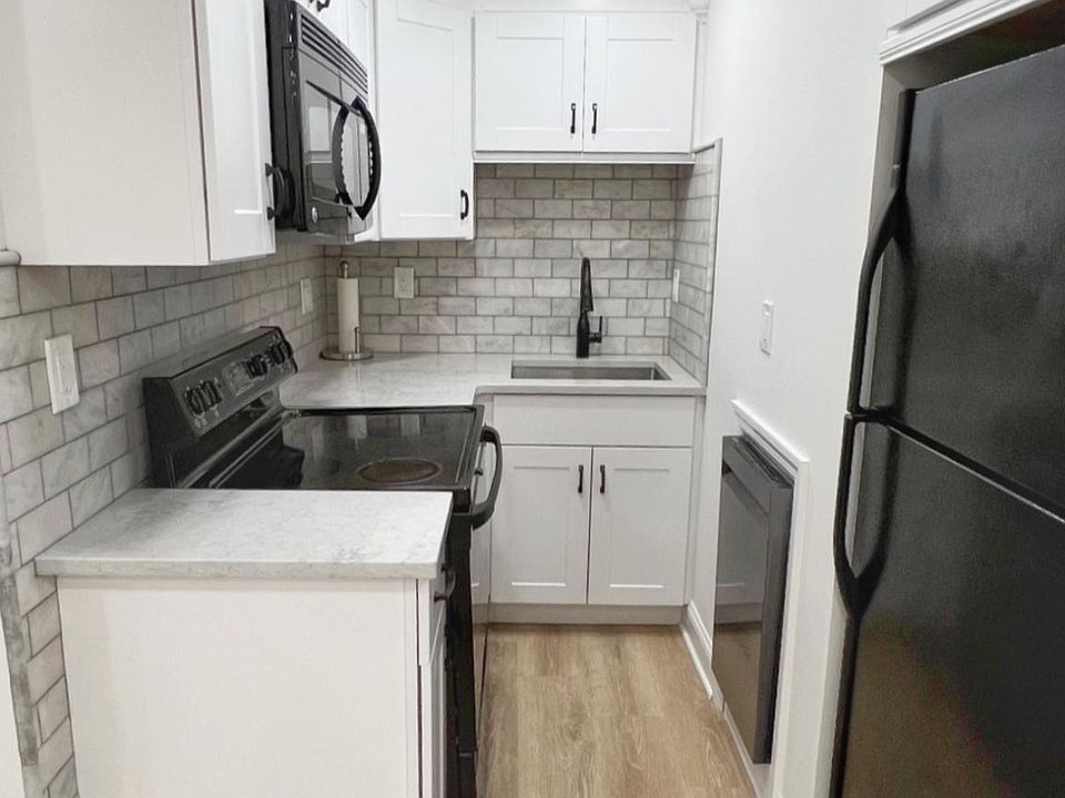 1st image of 1 Overlook Ln