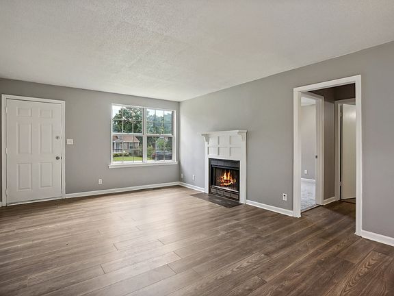 5th image of 608 Ranch Hill Dr