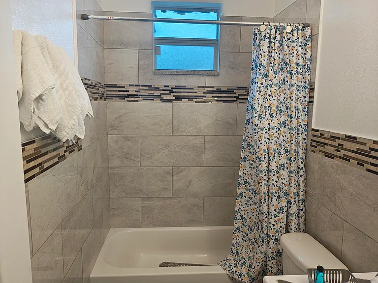 376 SW Tulip Blvd — Photo 6