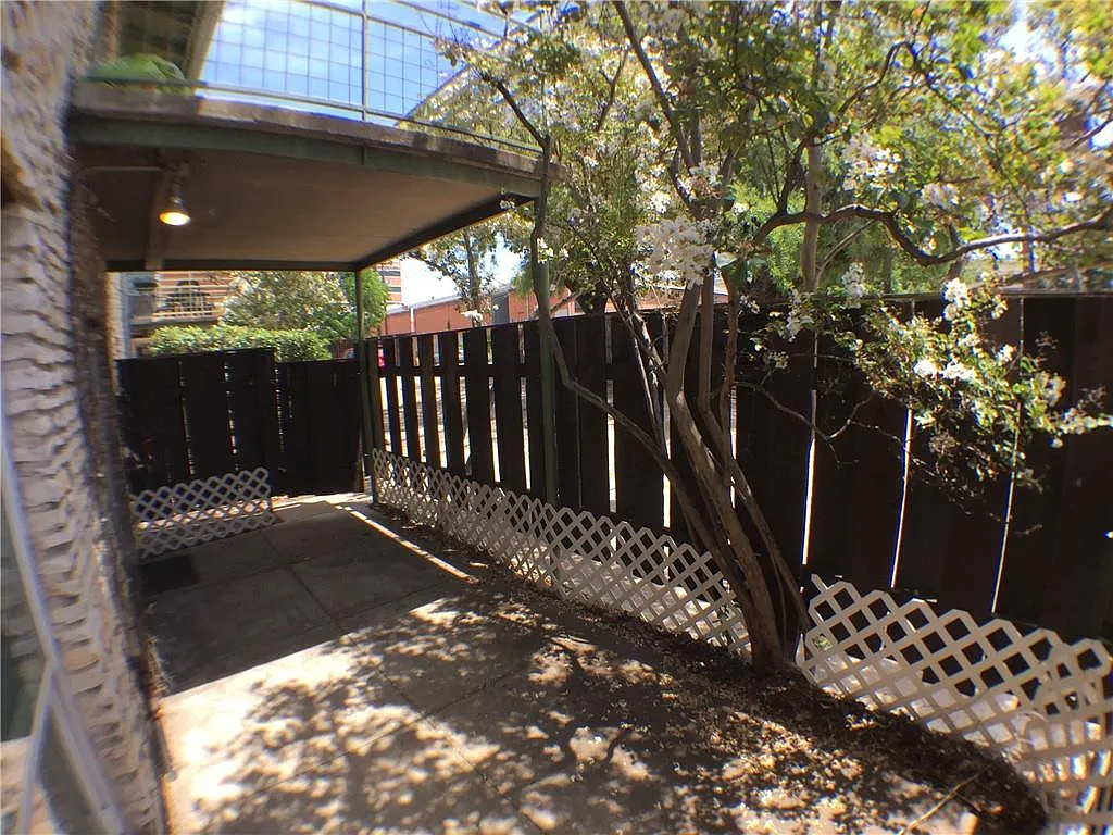 Building Photo - 2800 Cole St #103C