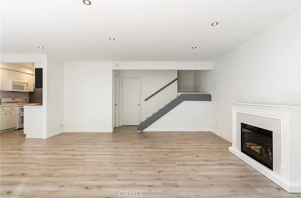 2 bed, 1107 sqft, $2,950 — Photo 1