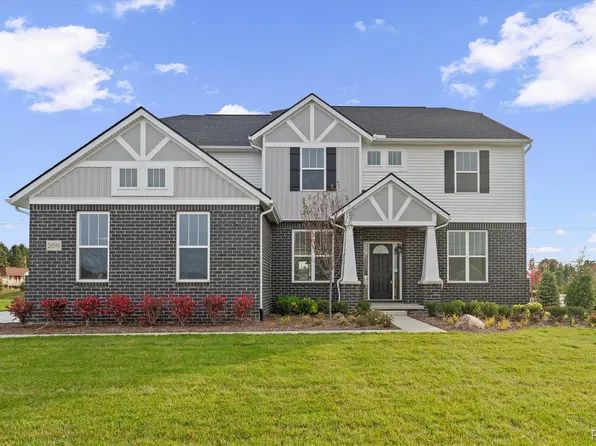 26591 Triple Crown Dr, South Lyon, MI 48178
