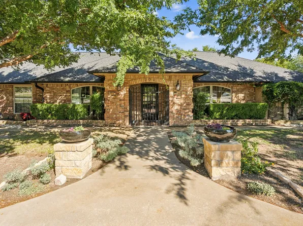 201 Green Oaks Trl, Hudson Oaks, TX 76087