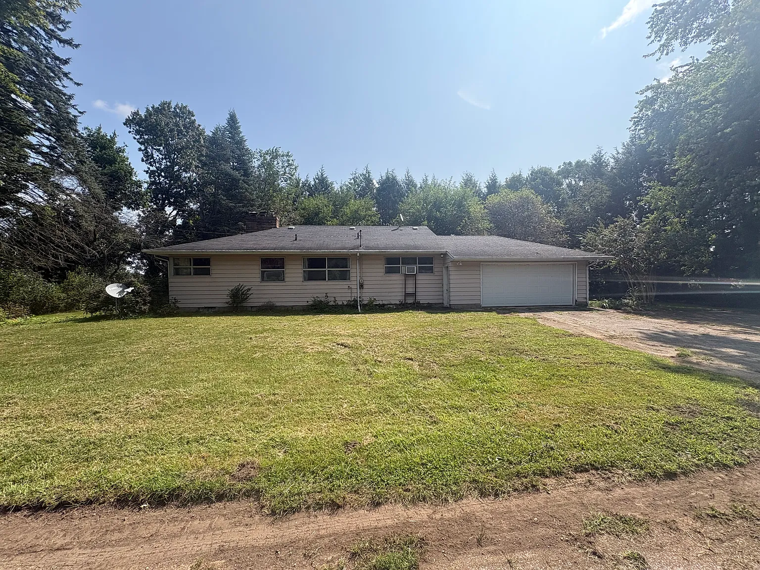 3 bed, 1.5 bath, 1190 sqft, $1,900 — Photo 1