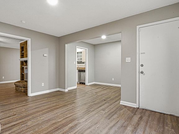 3rd image of 819 Melody Ln