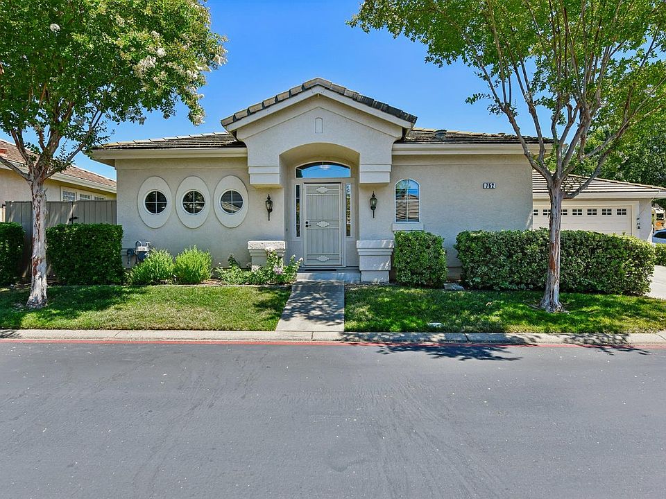 1st image of 752 Standish Way