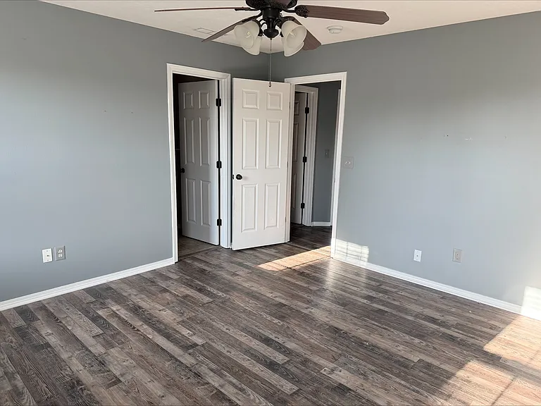 439 N Chandler Ave — Photo 11